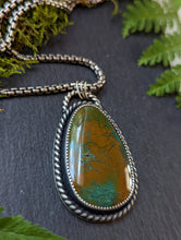 Load image into Gallery viewer, Deep Brown and Green Hubei + Sterling Silver Necklace
